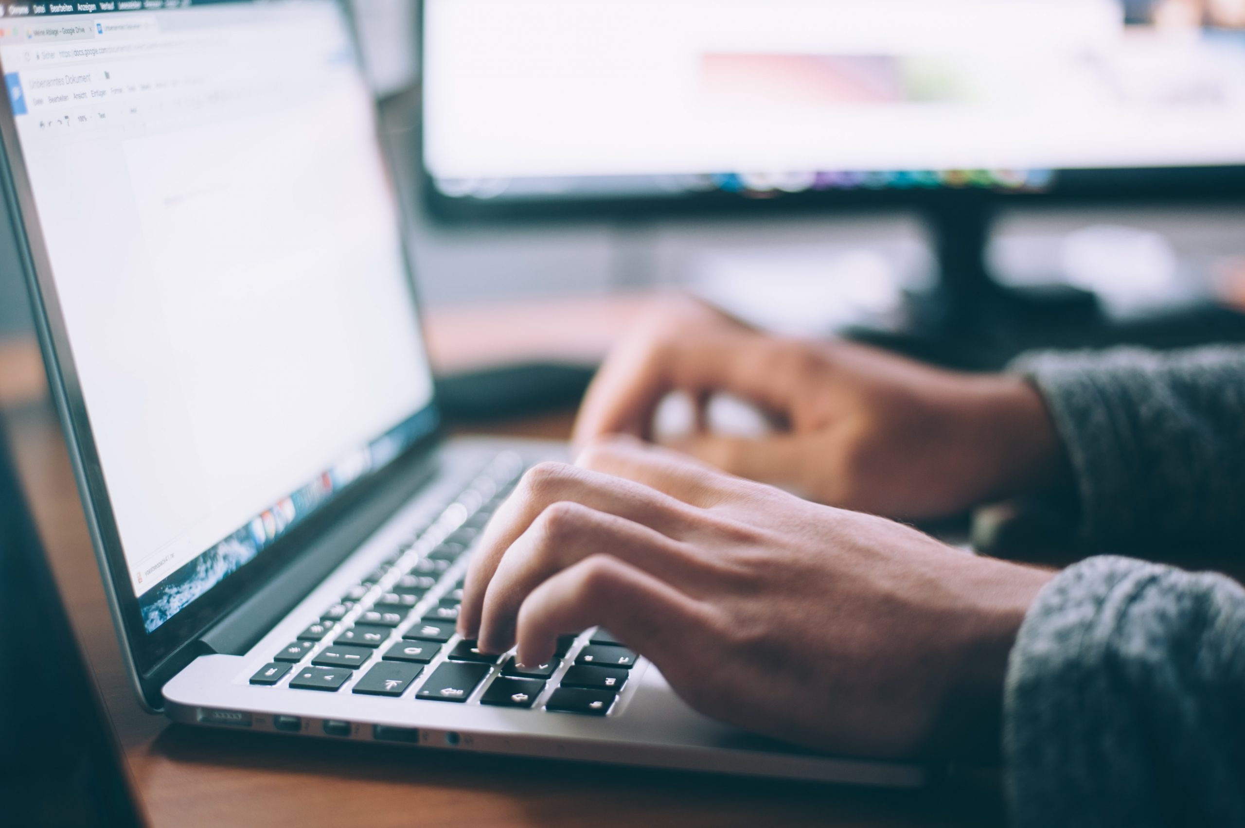 hands-on-laptop