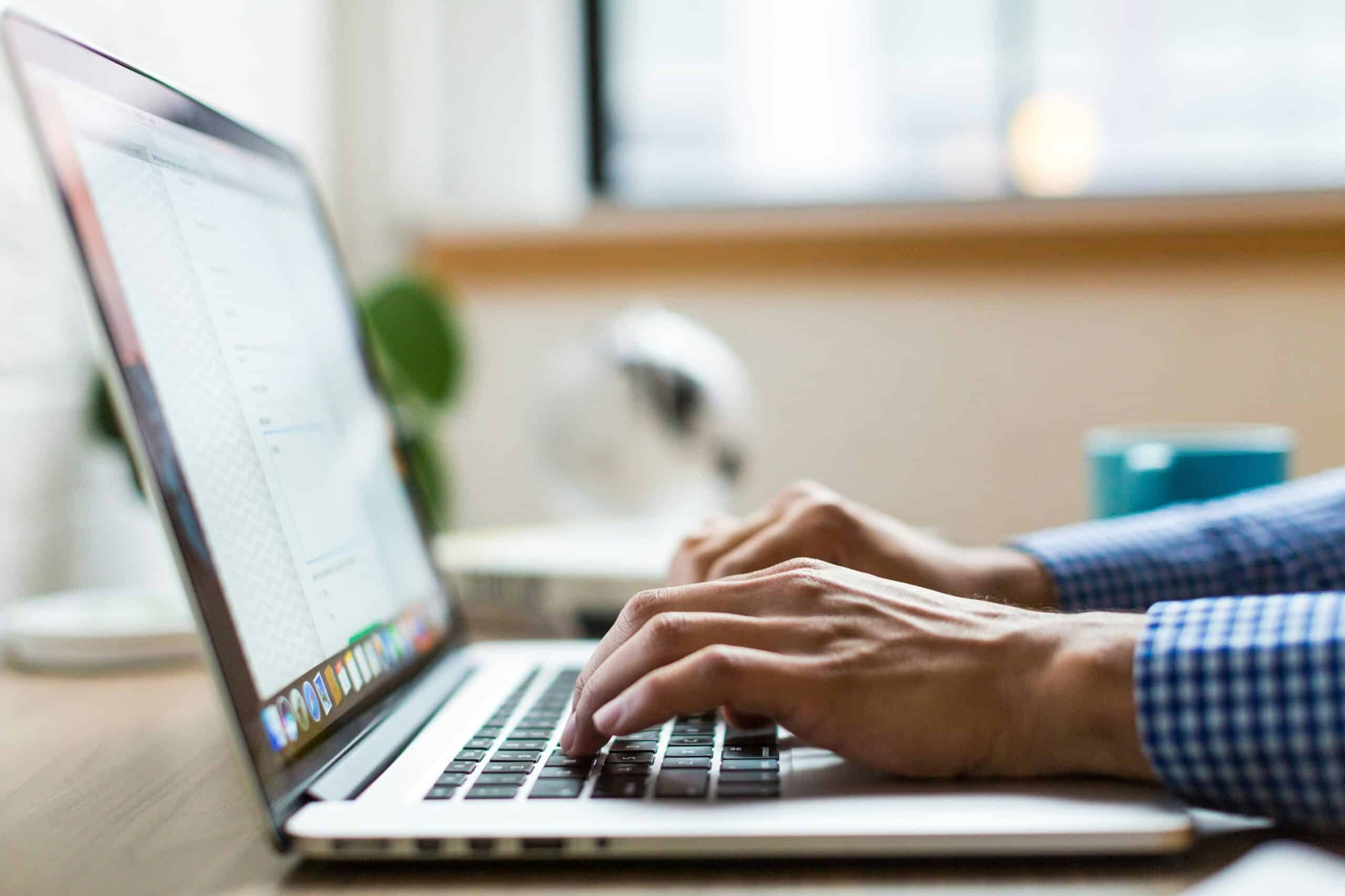 email-marketing-platform-comparison-min